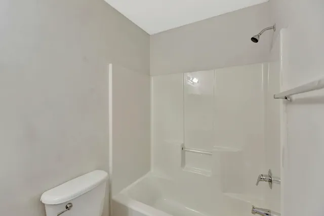 $1,660 | 8114 Shadow Oak Drive, North Charleston, SC 29406