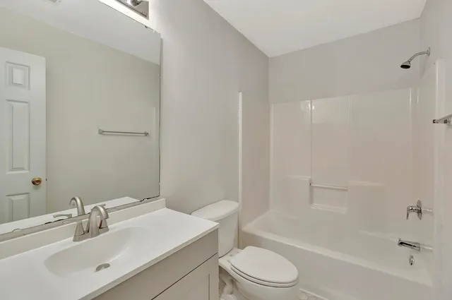 $1,660 | 8114 Shadow Oak Drive, North Charleston, SC 29406