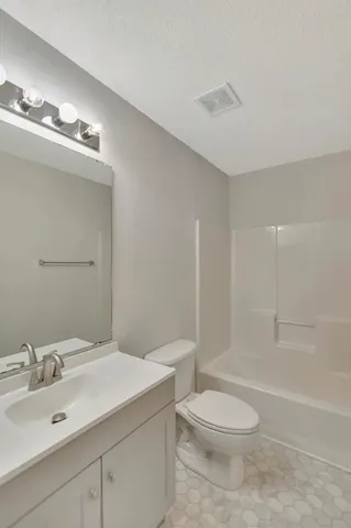 $1,660 | 8114 Shadow Oak Drive, North Charleston, SC 29406