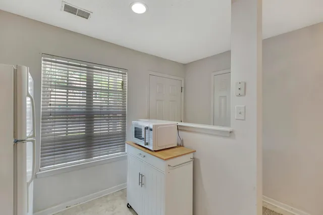 $1,660 | 8114 Shadow Oak Drive, North Charleston, SC 29406