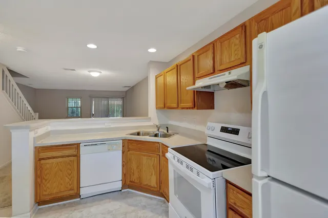 $1,660 | 8114 Shadow Oak Drive, North Charleston, SC 29406