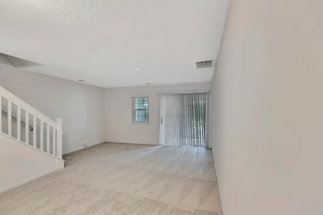 $1,660 | 8114 Shadow Oak Drive, North Charleston, SC 29406