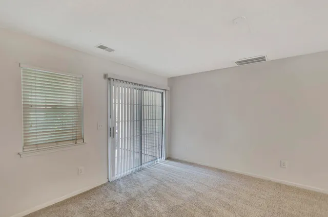 $1,660 | 8114 Shadow Oak Drive, North Charleston, SC 29406