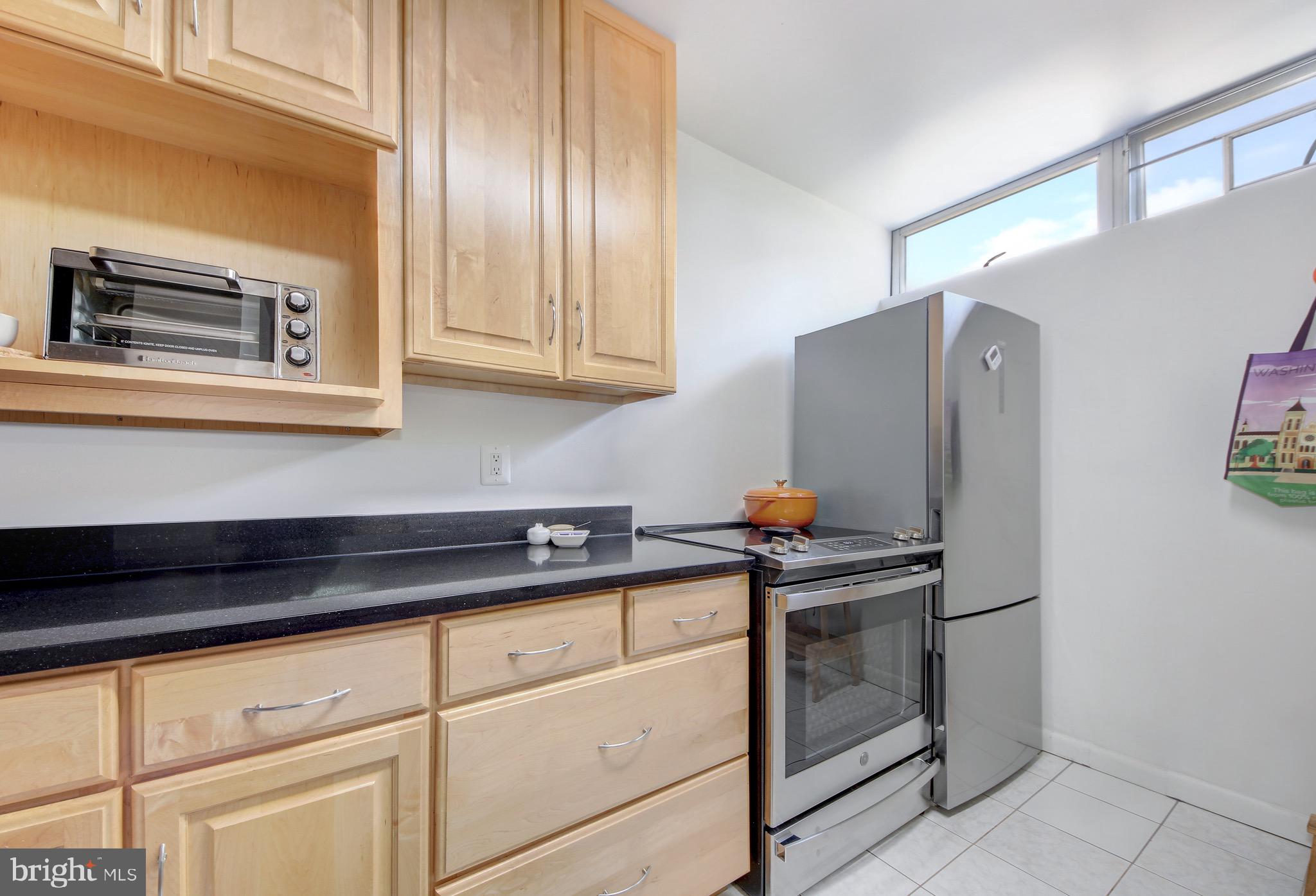 332 N Street Southwest Washington, DC 20024 - Photo 13 of 33 Stainless steel appliances and clerestory windows