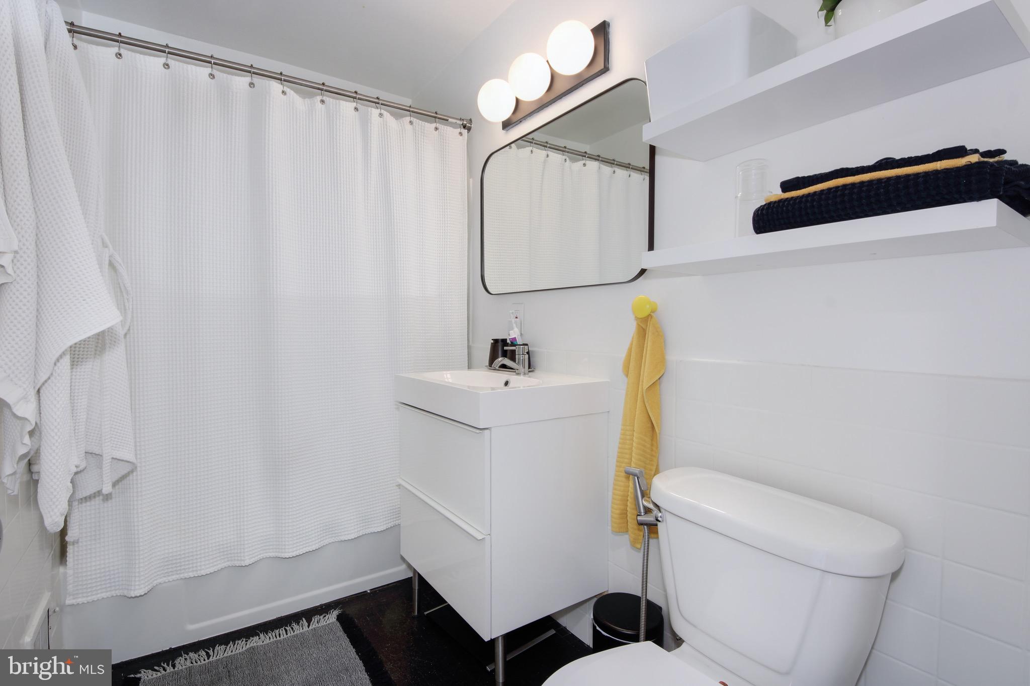 332 N Street Southwest Washington, DC 20024 - Photo 17 of 33 Updated full bathroom located on second floor