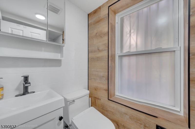 13 2nd Avenue, Unit B Newark, NJ 07104 - Photo 4 of 7