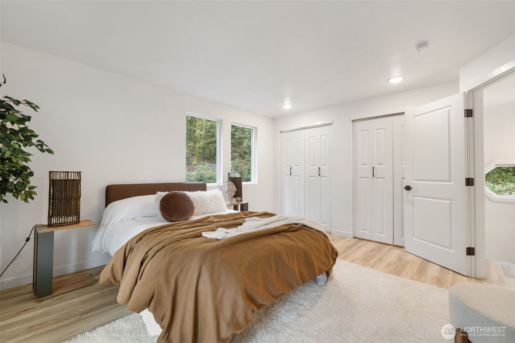 120 East Stadium Lane Grapeview, WA 98546 - Photo 14 of 34 a bedroom with a bed and a tv