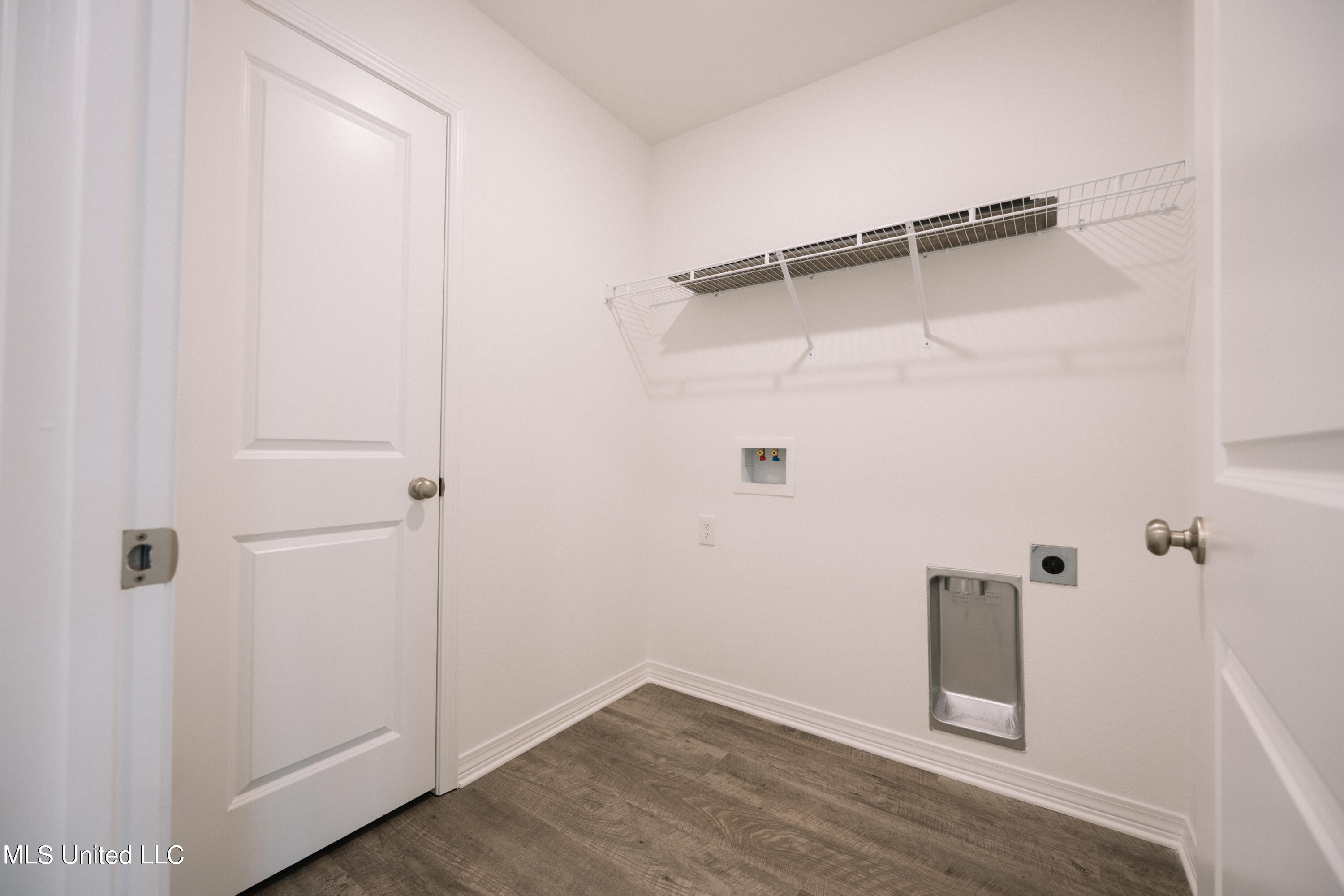 201 Savannah Gdns Road, Unit 1 Ocean Springs, MS 39564 - Photo 11 of 11 Laundry