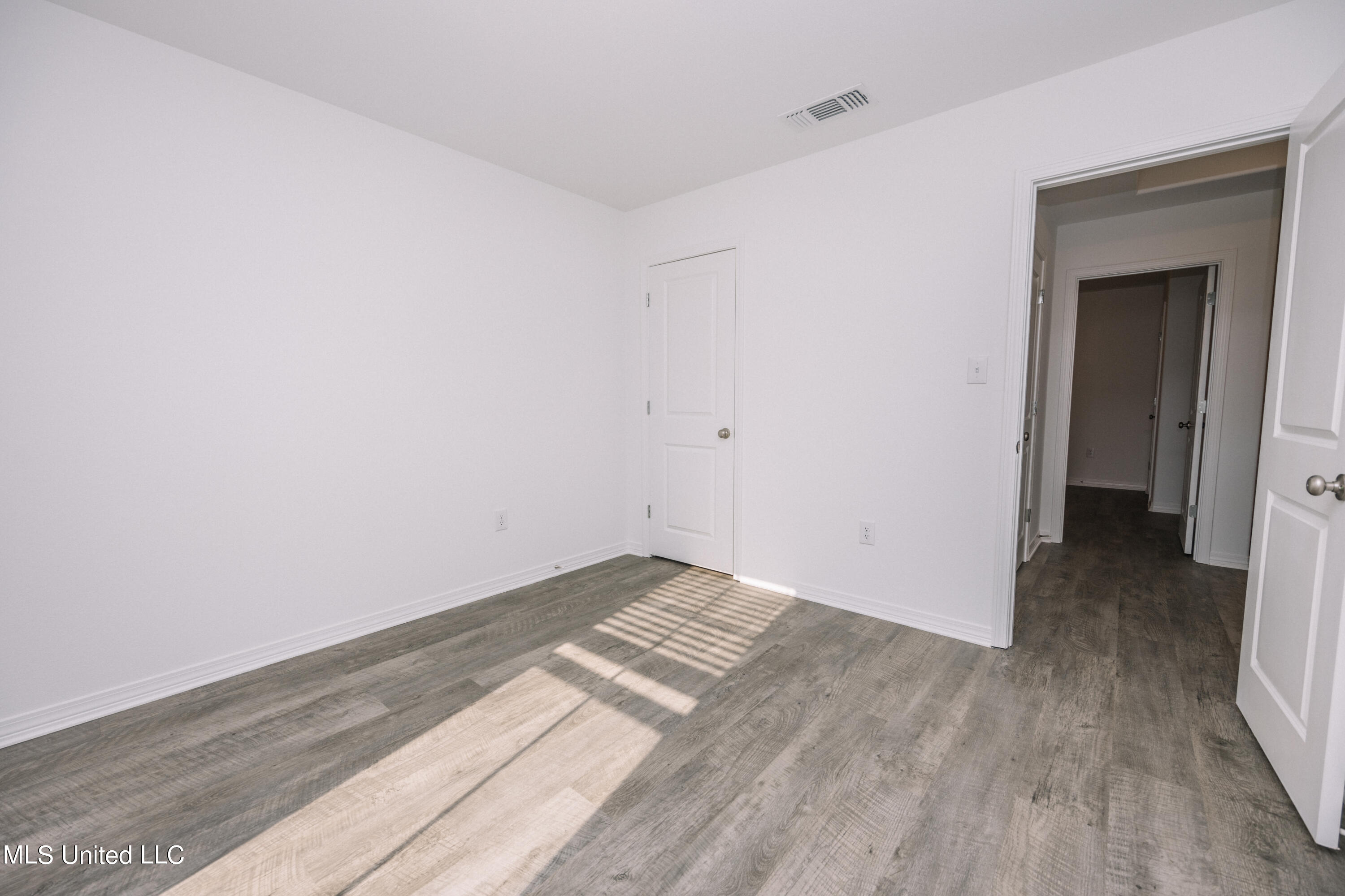 201 Savannah Gdns Road, Unit 1 Ocean Springs, MS 39564 - Photo 9 of 11 Guest Bedroom