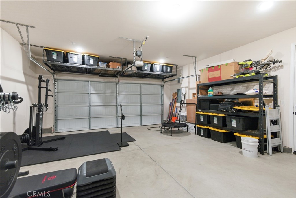 1224 Joshua Tree Road Calimesa, CA 92320 - Photo 28 of 38 Garage