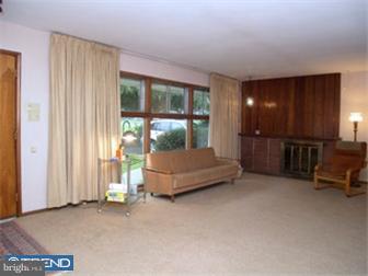 1372 Warner Road Jenkintown, PA 19046 - Photo 5 of 6 Living Room