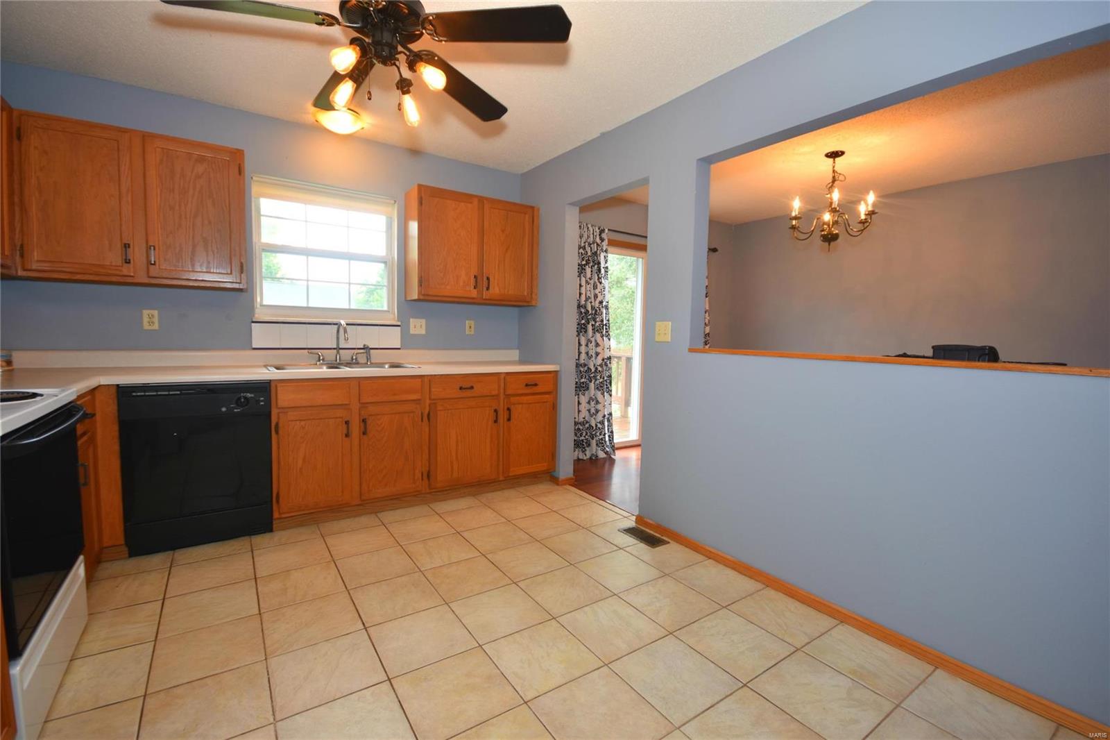 616 Copper Line Road Maryville, IL 62062 - Photo 9 of 18 Gallery Image 9