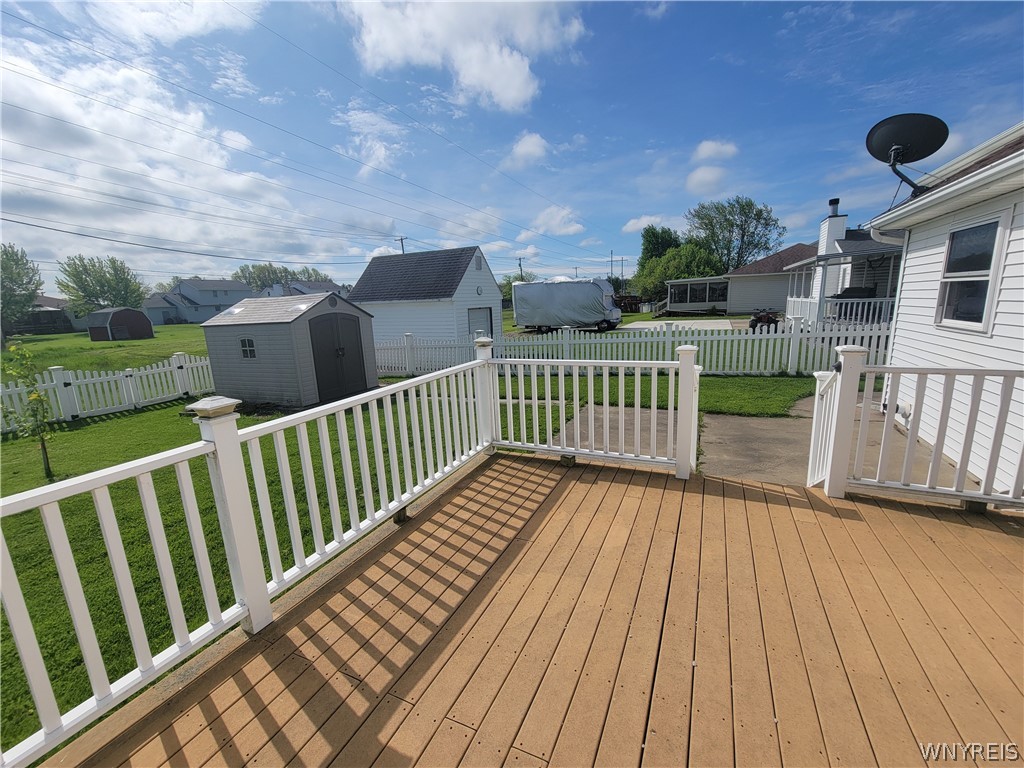 6945 Walmore Road Niagara Falls, NY 14304 - Photo 5 of 33