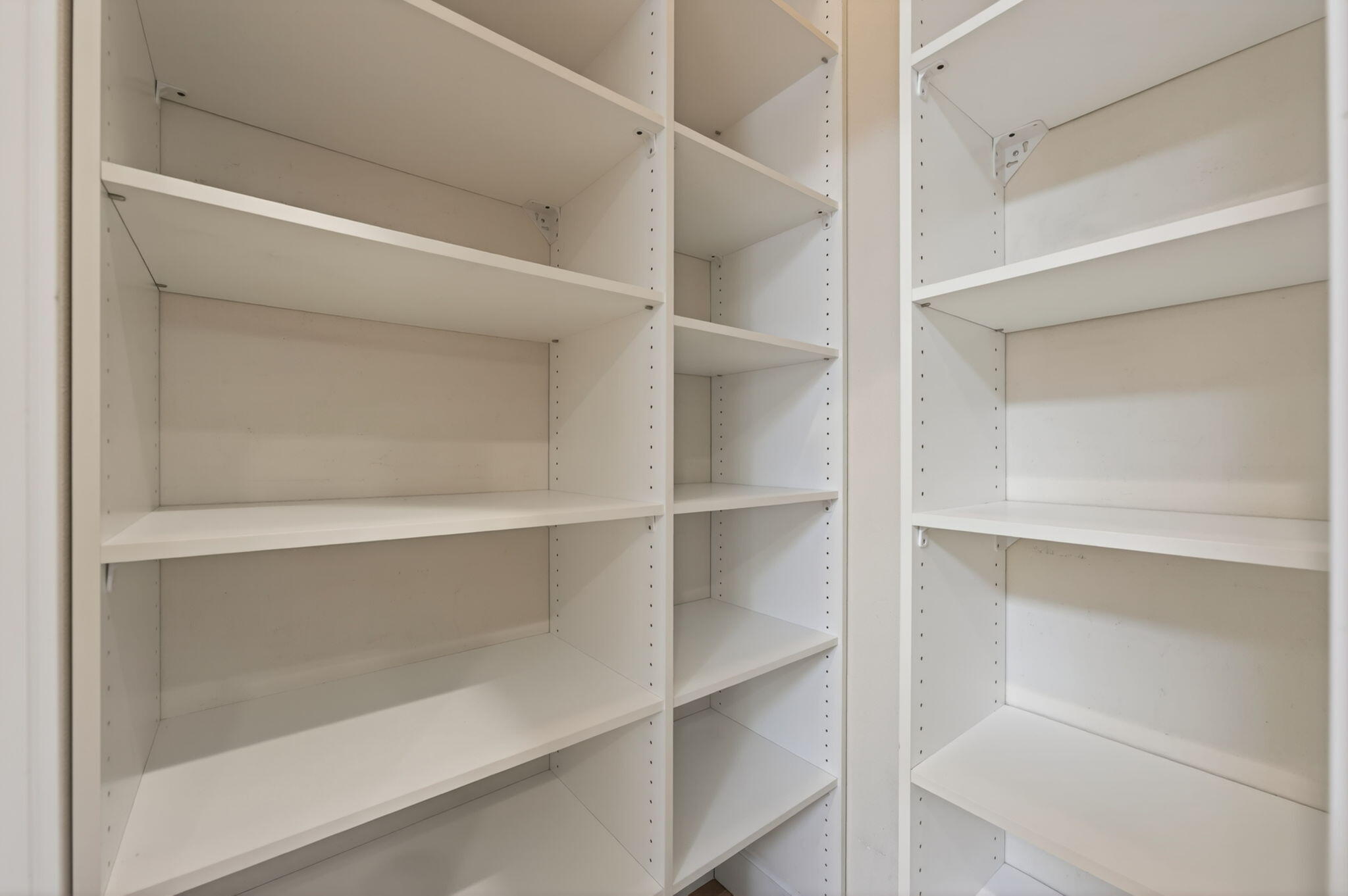 2436 Northwest Awbrey Road Bend, OR 97703 - Photo 15 of 36 Pantry - Interior