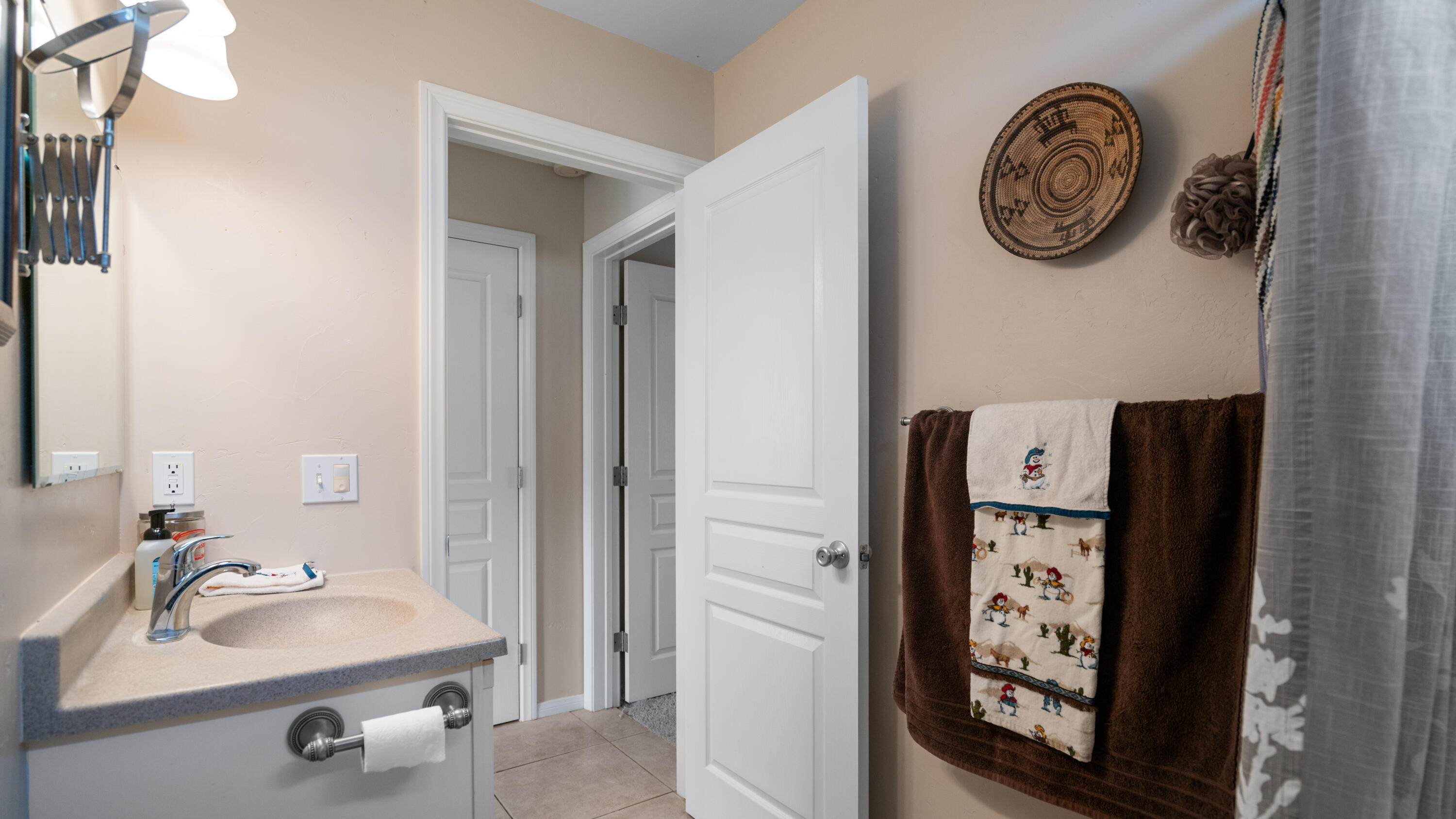 61869 Grand View Circle Joshua Tree, CA 92252 - Photo 19 of 34 Guest bath 2