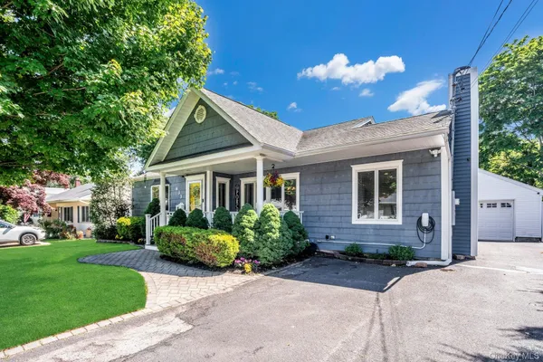$979,000 | 433 Hillside Avenue, West Sayville, NY 11796