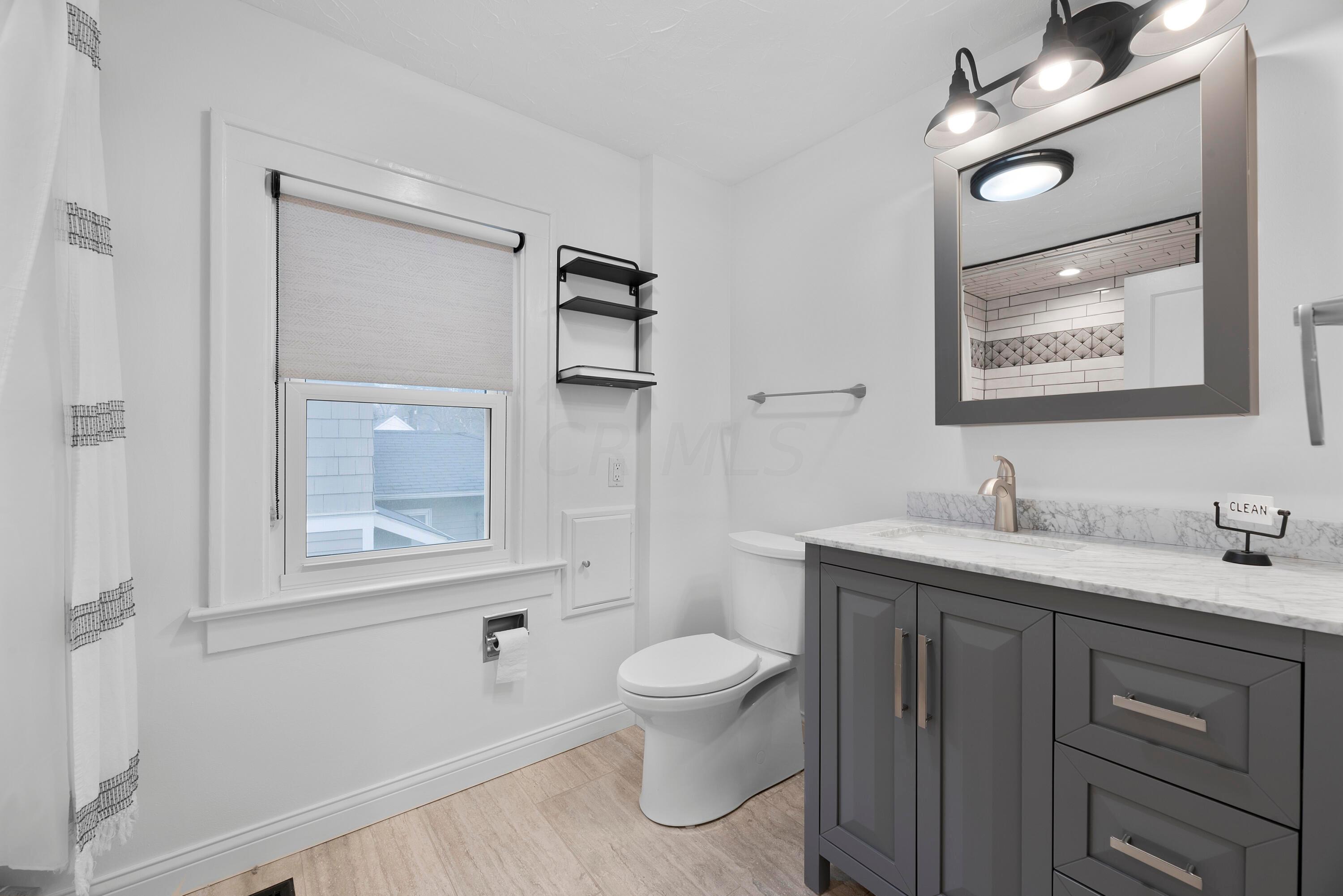233 Brevoort Road Columbus, OH 43214 - Photo 33 of 44 Full Bathroom