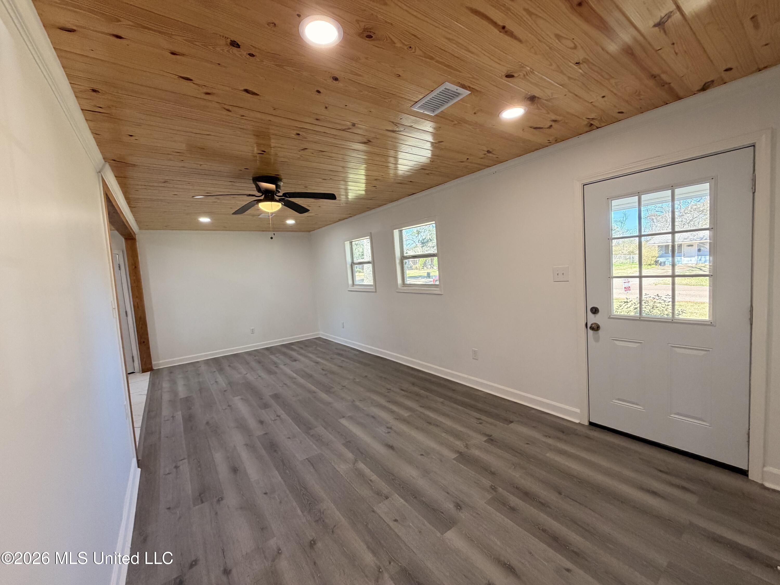 947 Witsell Road Jackson, MS 39206 - Photo 6 of 19 IMG_2827