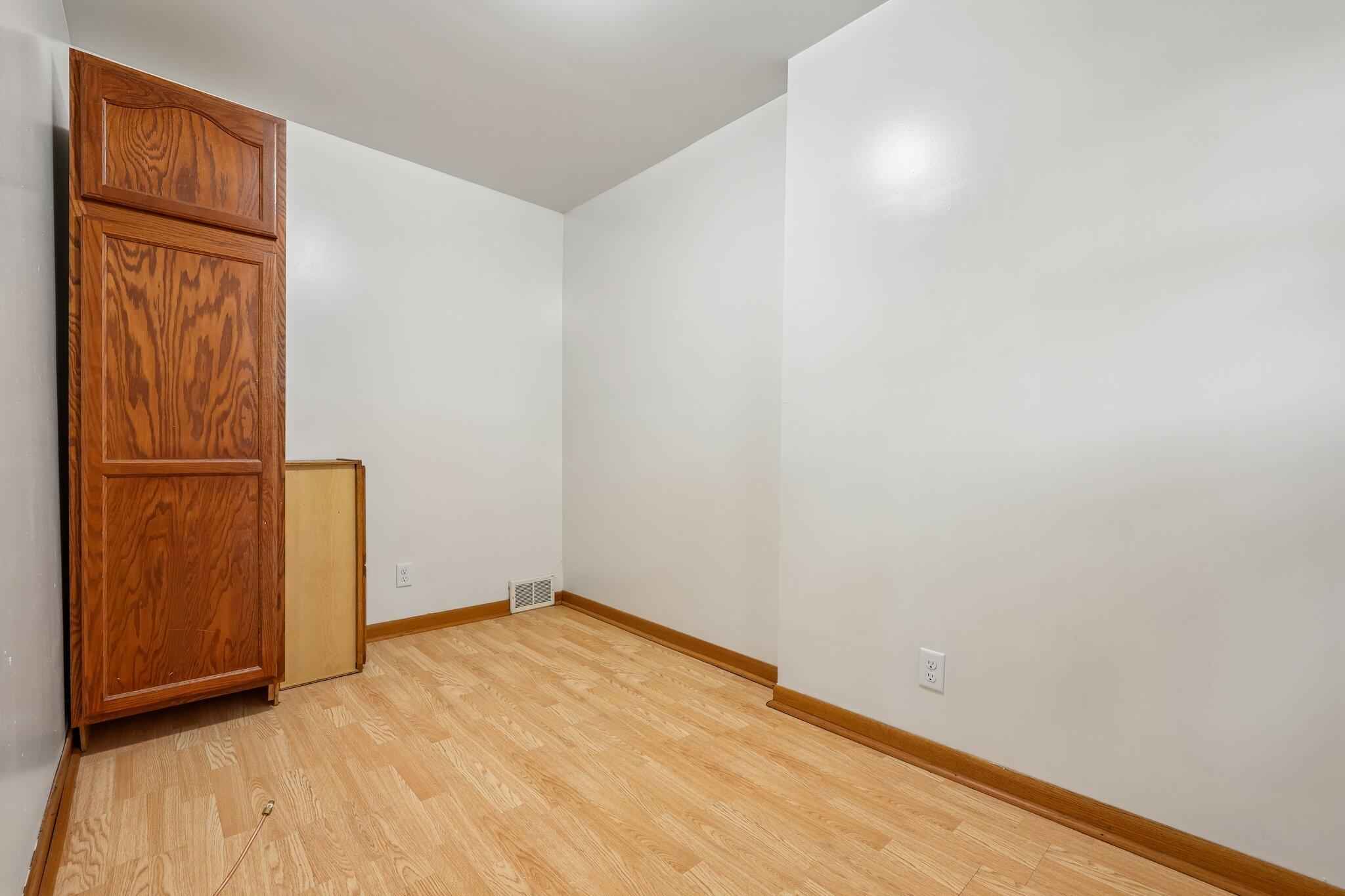 2100 Illinois Street Racine, WI 53405 - Photo 17 of 32 23-web-or-mls-Illinois St-S1909-023