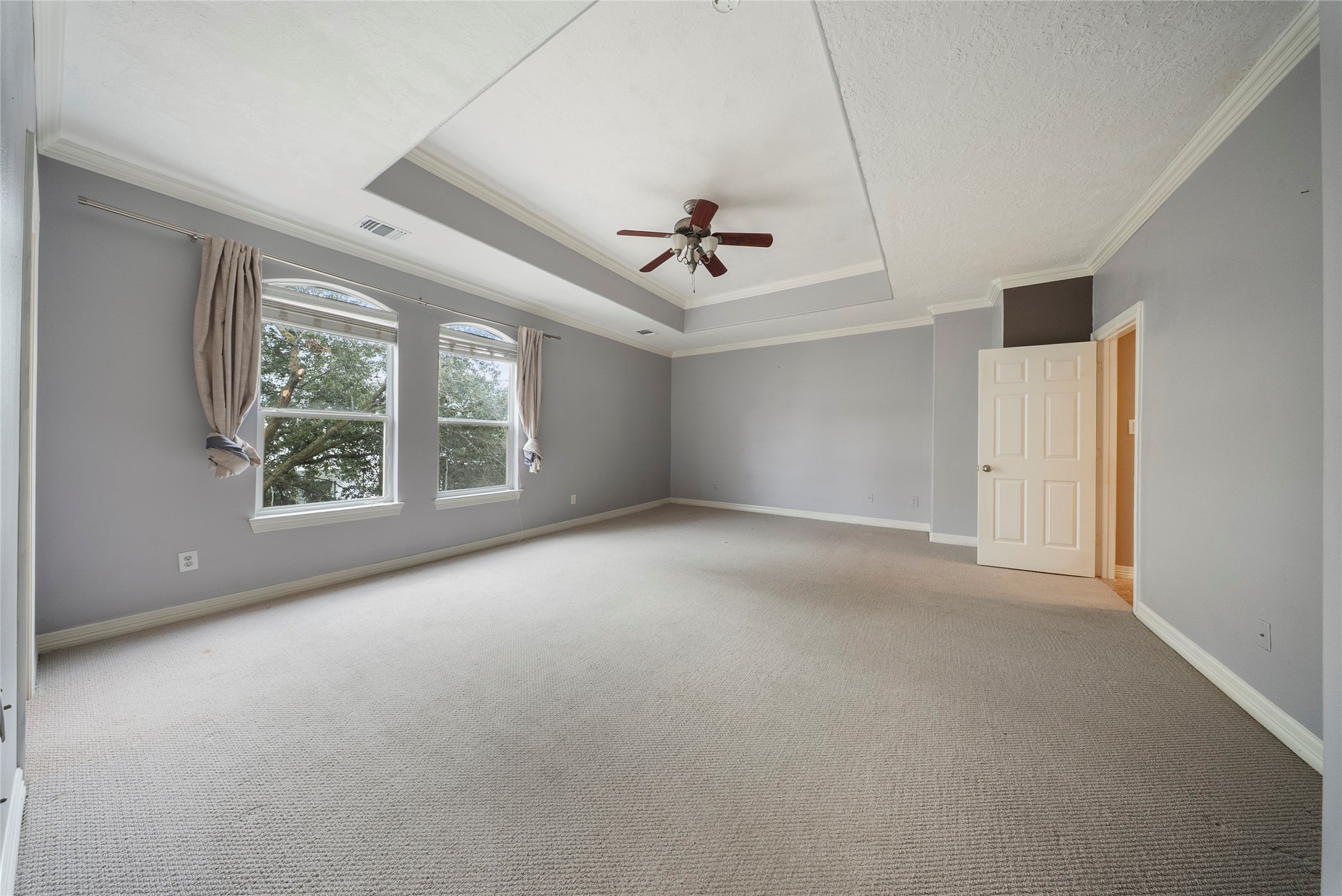 4216 Eli Street Houston, TX 77007 - Photo 9 of 19 a view of an empty room with a window