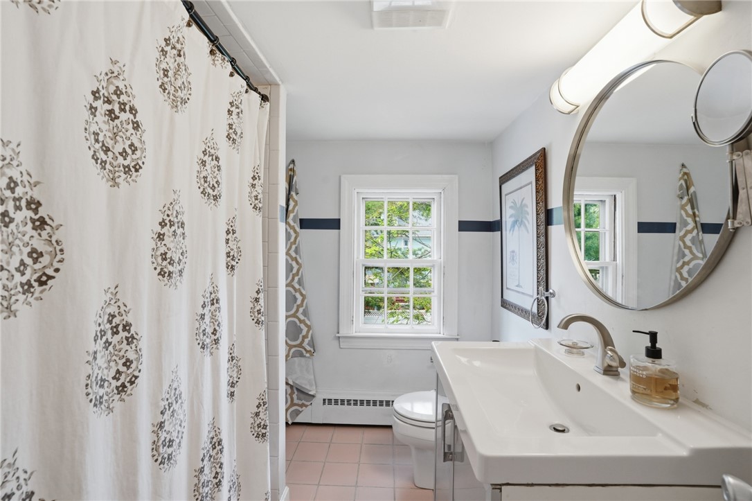 40 Haile Street Warren, RI 02885 - Photo 22 of 33 2nd Floor Full Bathroom