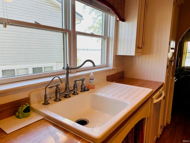 $535,000 | 2215 East State Road 14, Rochester, IN 46975