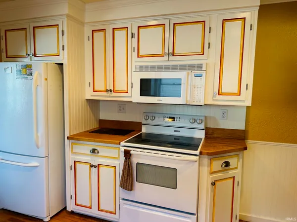 $499,000 | 2215 East State Road 14, Rochester, IN 46975