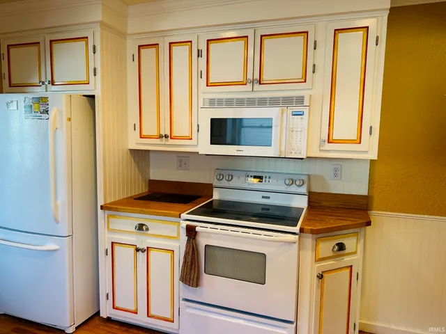 $535,000 | 2215 East State Road 14, Rochester, IN 46975