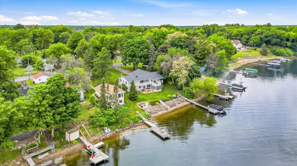 $895,000 | 28885 Park Place, Chisago City, MN 55013