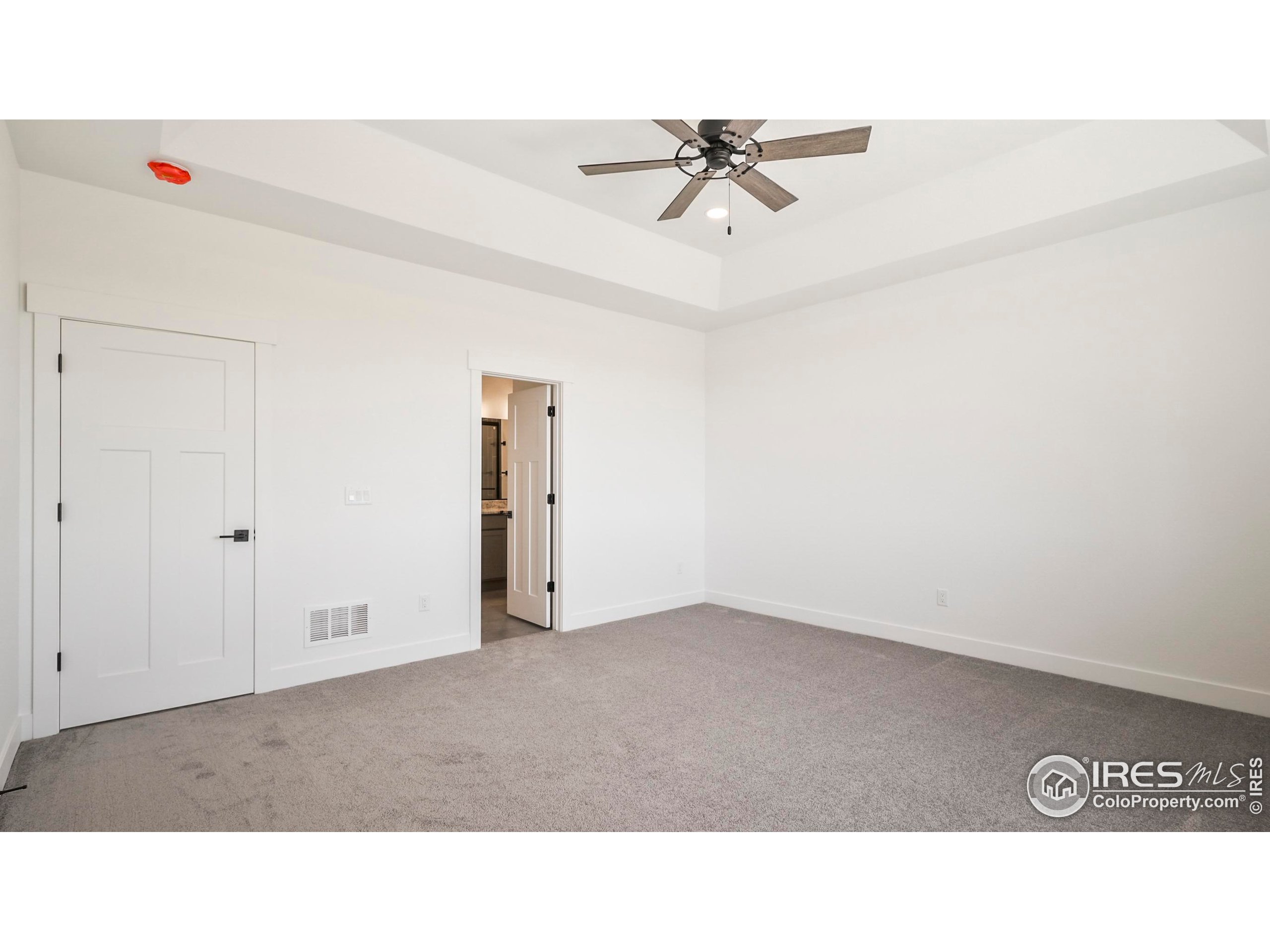 448 Cache Avenue Fort Morgan, CO 80701 - Photo 15 of 44 a living room with a ceiling fan