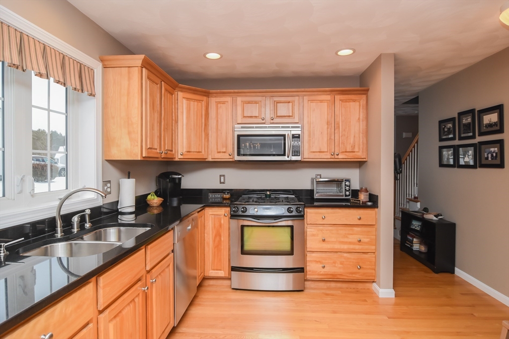 46 Hadleigh Road, Unit 46 Windham, NH 03087 - Photo 10 of 42