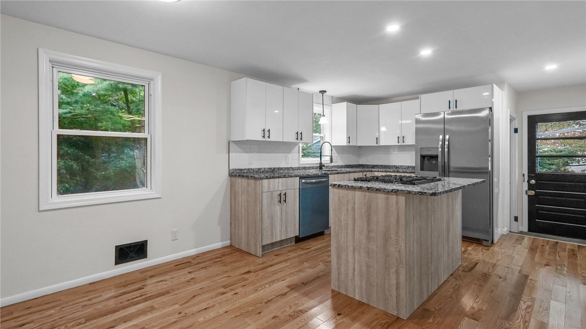 28 Douglas Road Warwick, RI 02886 - Photo 3 of 39
