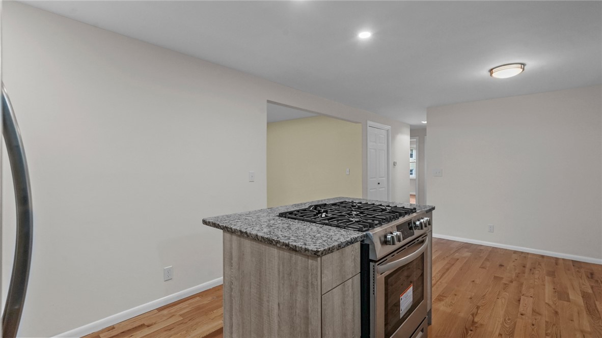 28 Douglas Road Warwick, RI 02886 - Photo 8 of 39