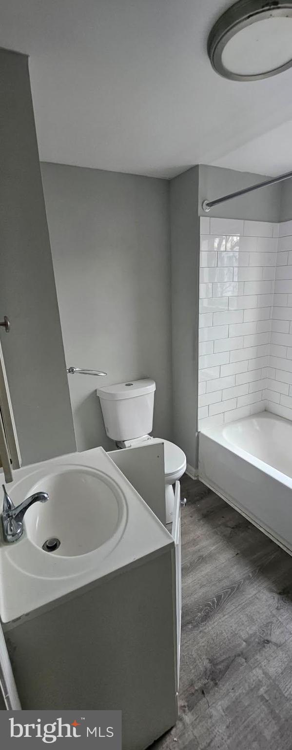 1902 Brunner Street Philadelphia, PA 19140 - Photo 8 of 11 a bathroom with a bathtub and a sink