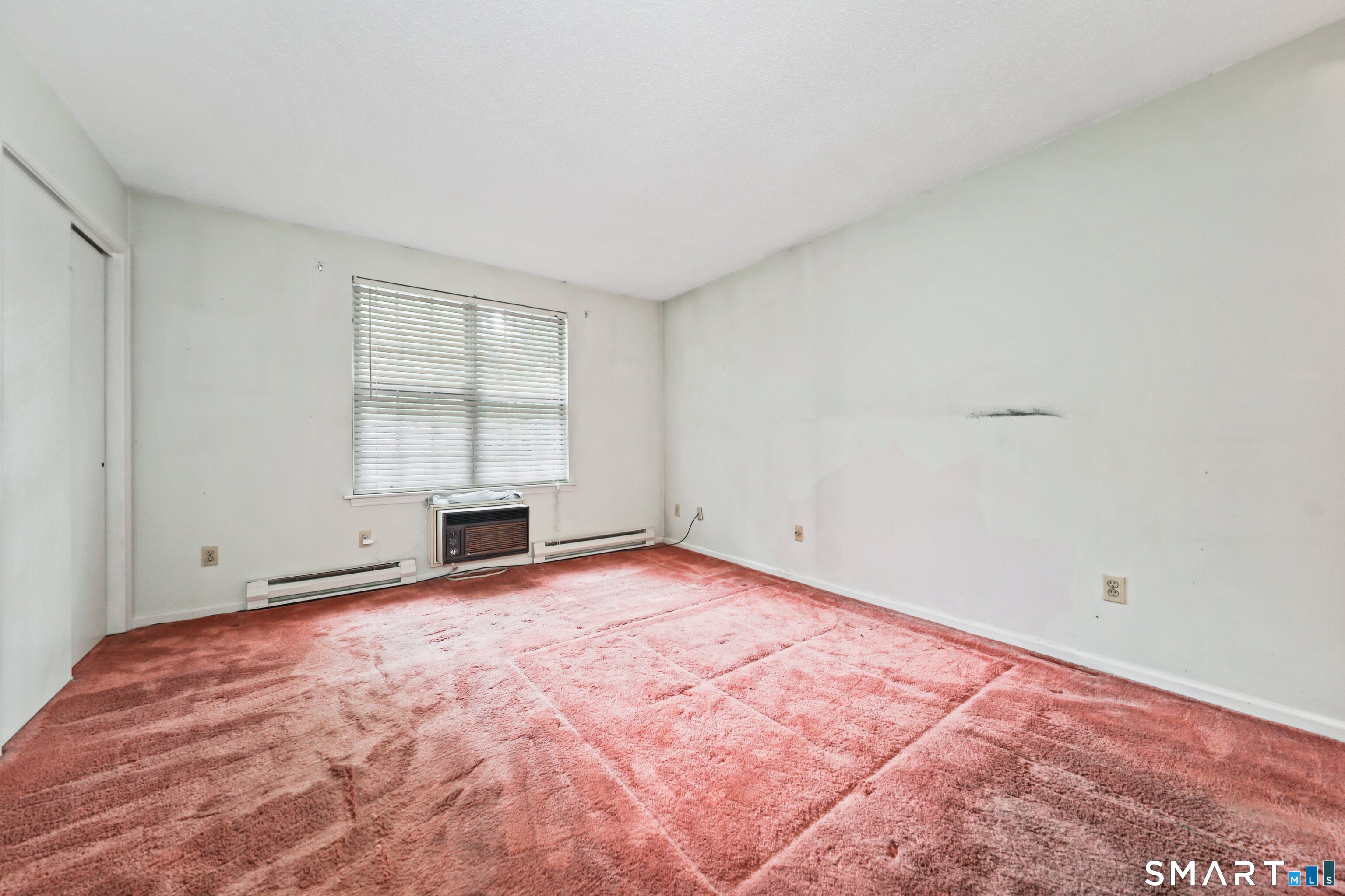123 Queens Road, Unit 123 Torrington, CT 06790 - Photo 16 of 34 Primary Bedroom