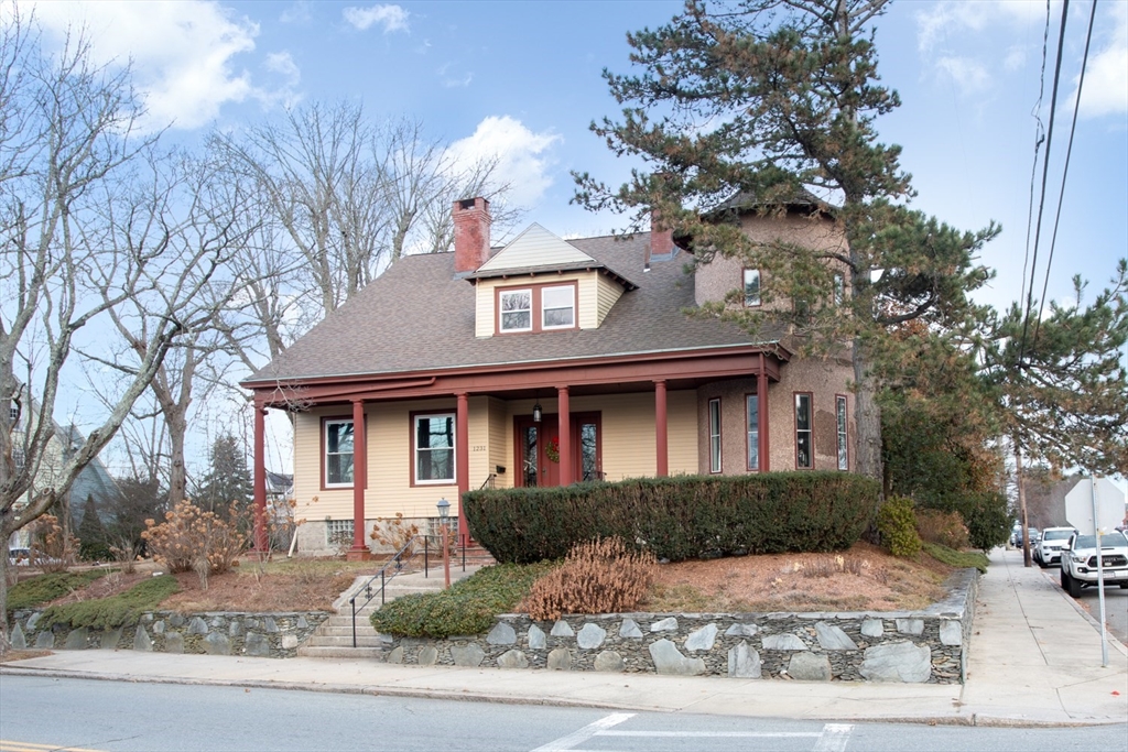 a front view of a house with garage and yard