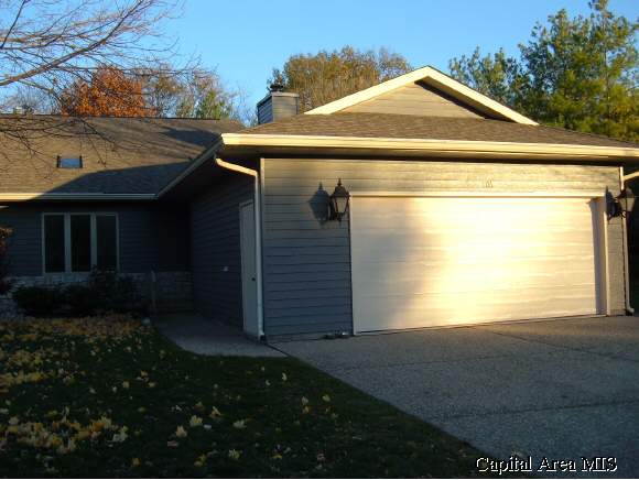 106 Country Place Springfield, IL 62703 - Photo 1 of 8