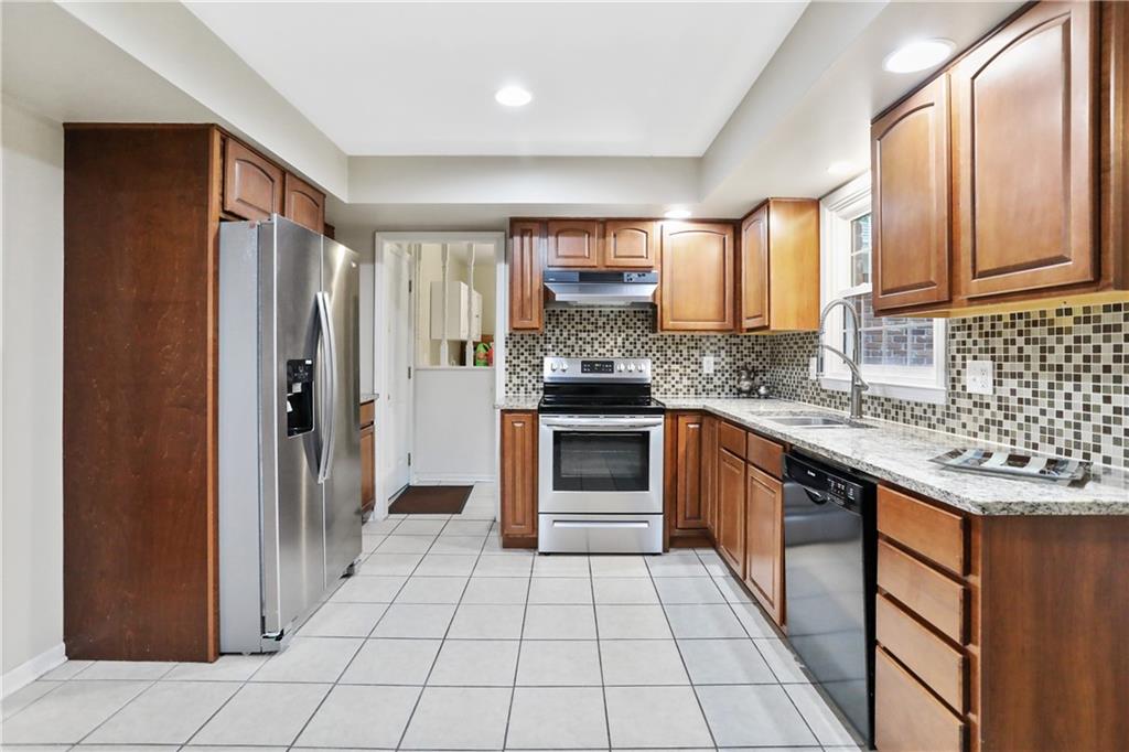 1150 Chessington Road Indianapolis, IN 46260 - Photo 4 of 60 Gallery Image 4