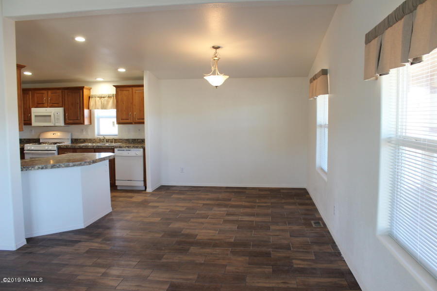2231 East Fir Road Williams, AZ 86046 - Photo 4 of 7 dining