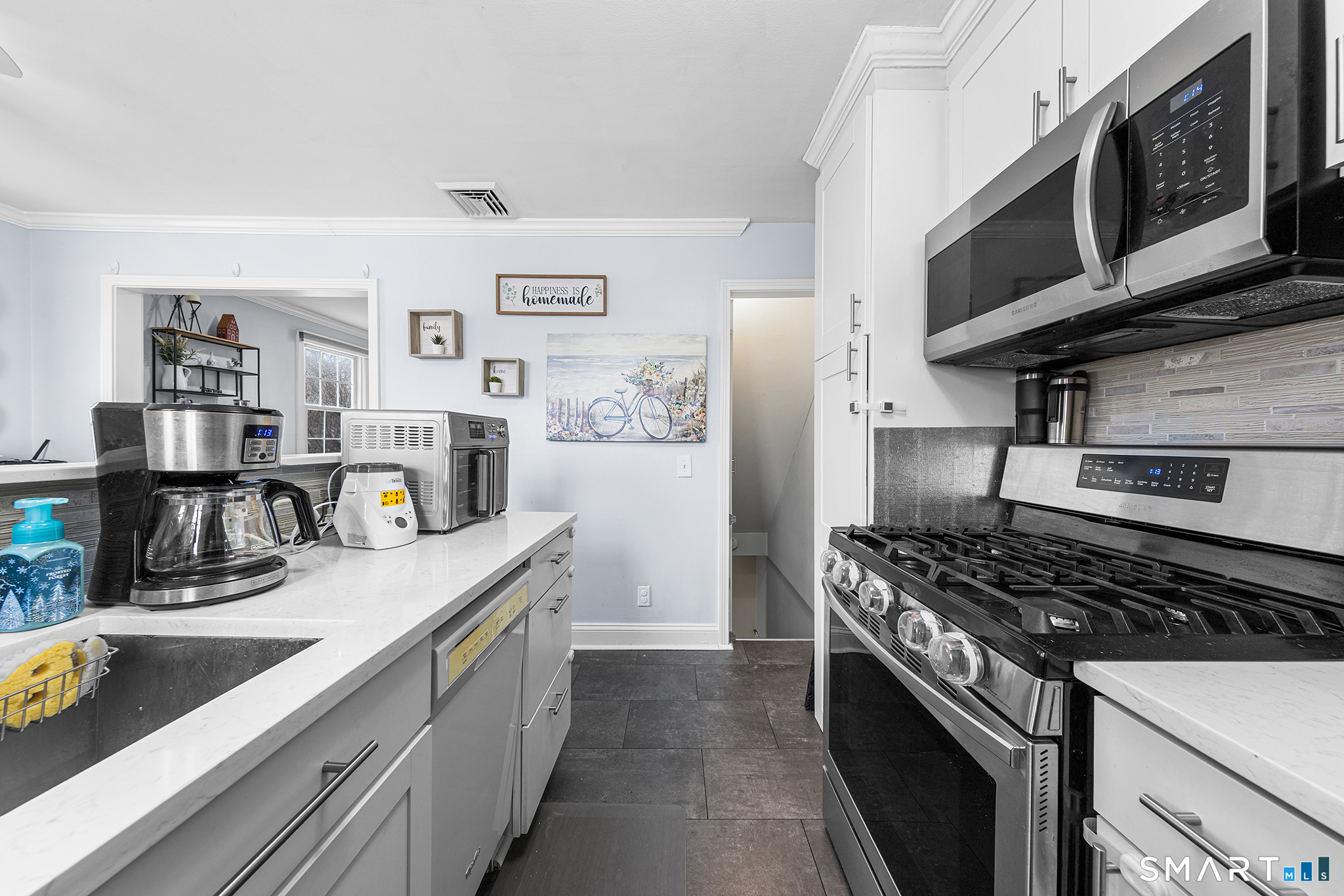 163 Sylvan Knoll Road Stamford, CT 06902 - Photo 9 of 24