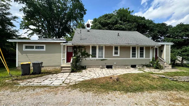 $2,400 | 518 South Swain Avenue, Bloomington, IN 47401