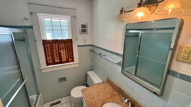 $2,400 | 518 South Swain Avenue, Bloomington, IN 47401