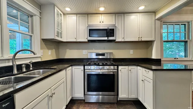 $2,400 | 518 South Swain Avenue, Bloomington, IN 47401