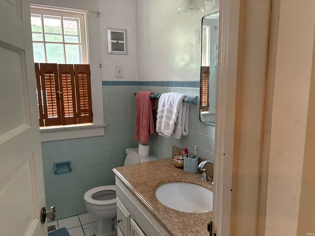 $2,400 | 518 South Swain Avenue, Bloomington, IN 47401