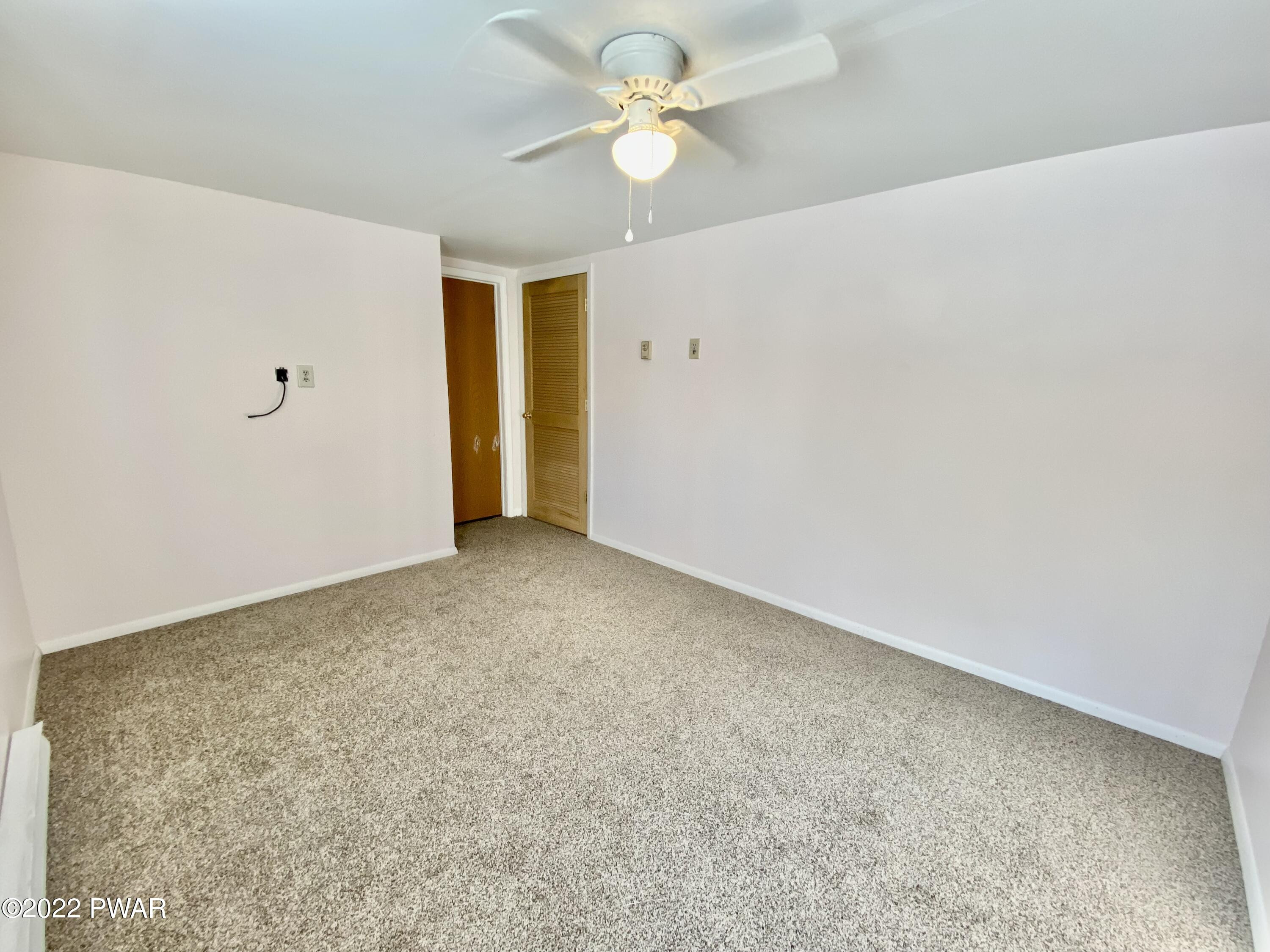 126 Roundhill Road Dingmans Ferry, PA 18328 - Photo 25 of 30 an empty room with closet and a ceiling fan