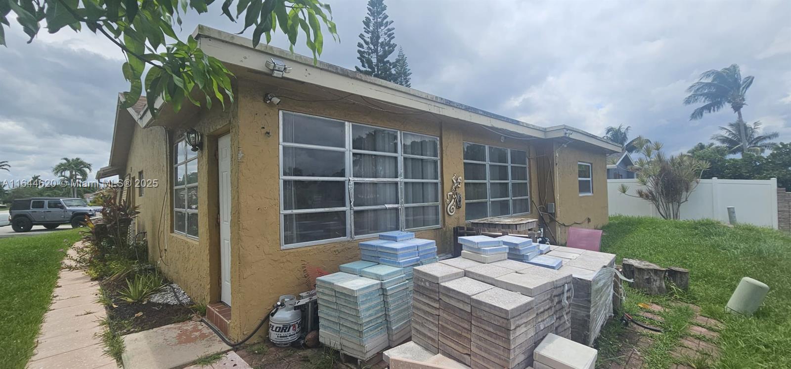 6605 Northwest 77th Street Tamarac, FL 33321 - Photo 3 of 24