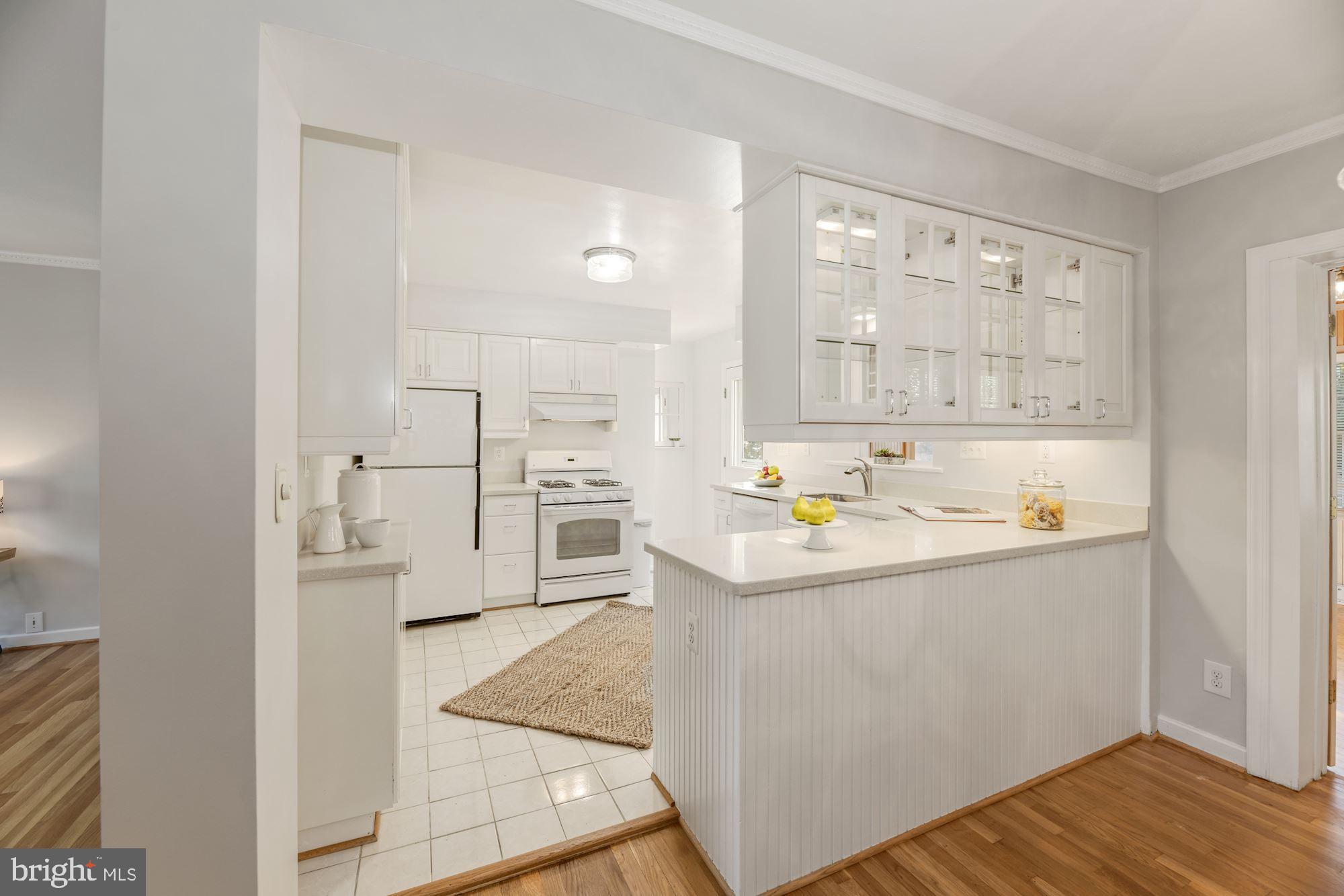 12 West Braddock Road Alexandria, VA 22301 - Photo 12 of 35 LIght & bright kitchen