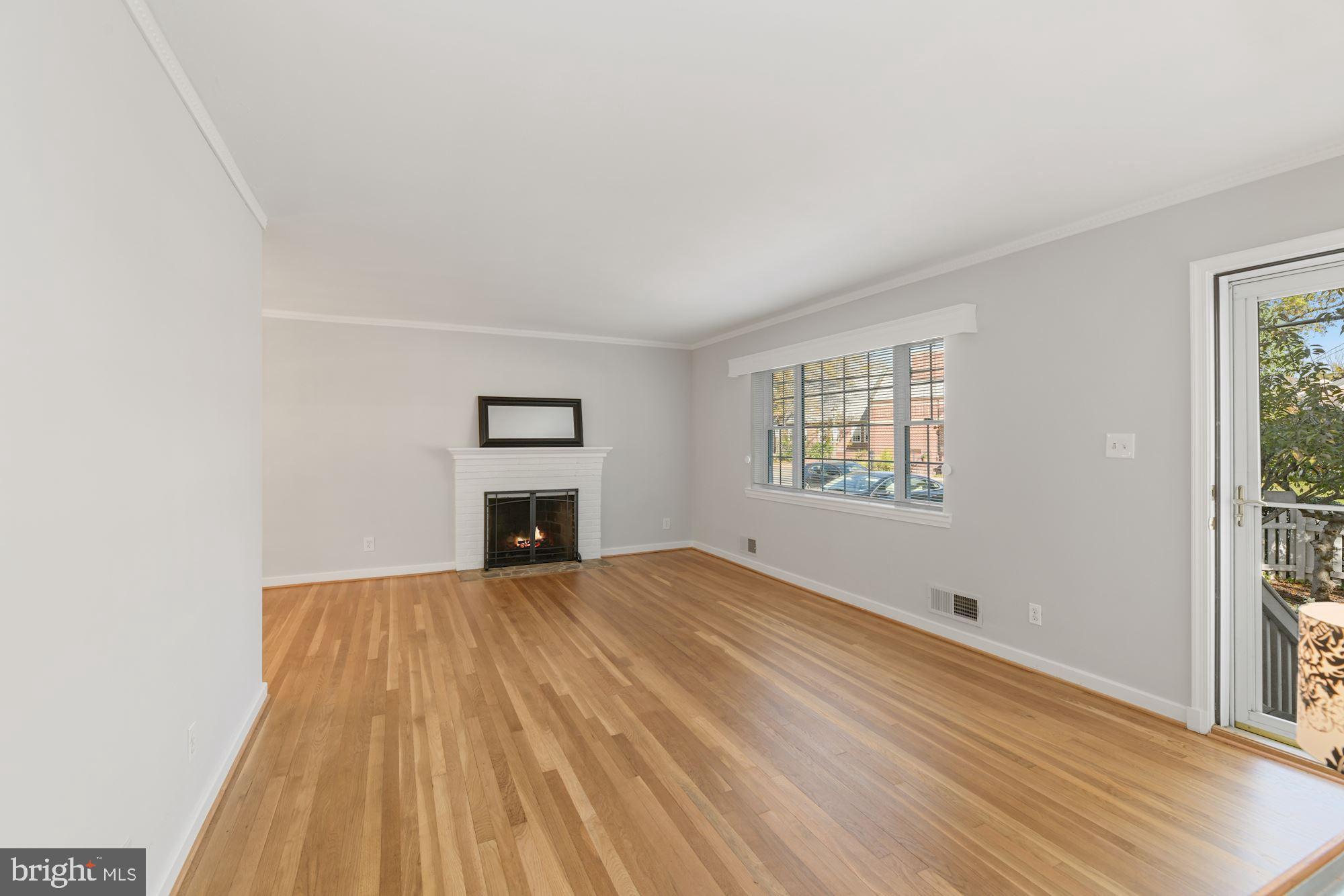 12 West Braddock Road Alexandria, VA 22301 - Photo 9 of 35 Living room with gas fireplace