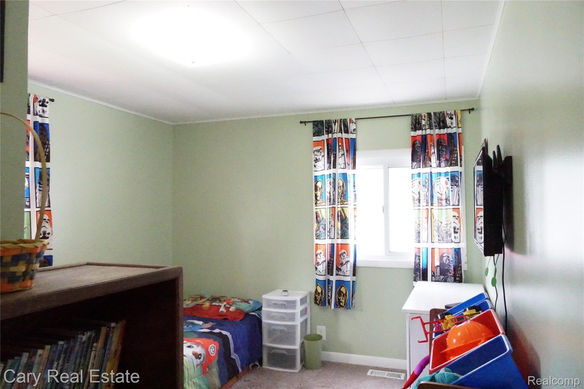 5316 Flushing Road Flushing, MI 48433 - Photo 15 of 38 Bedroom