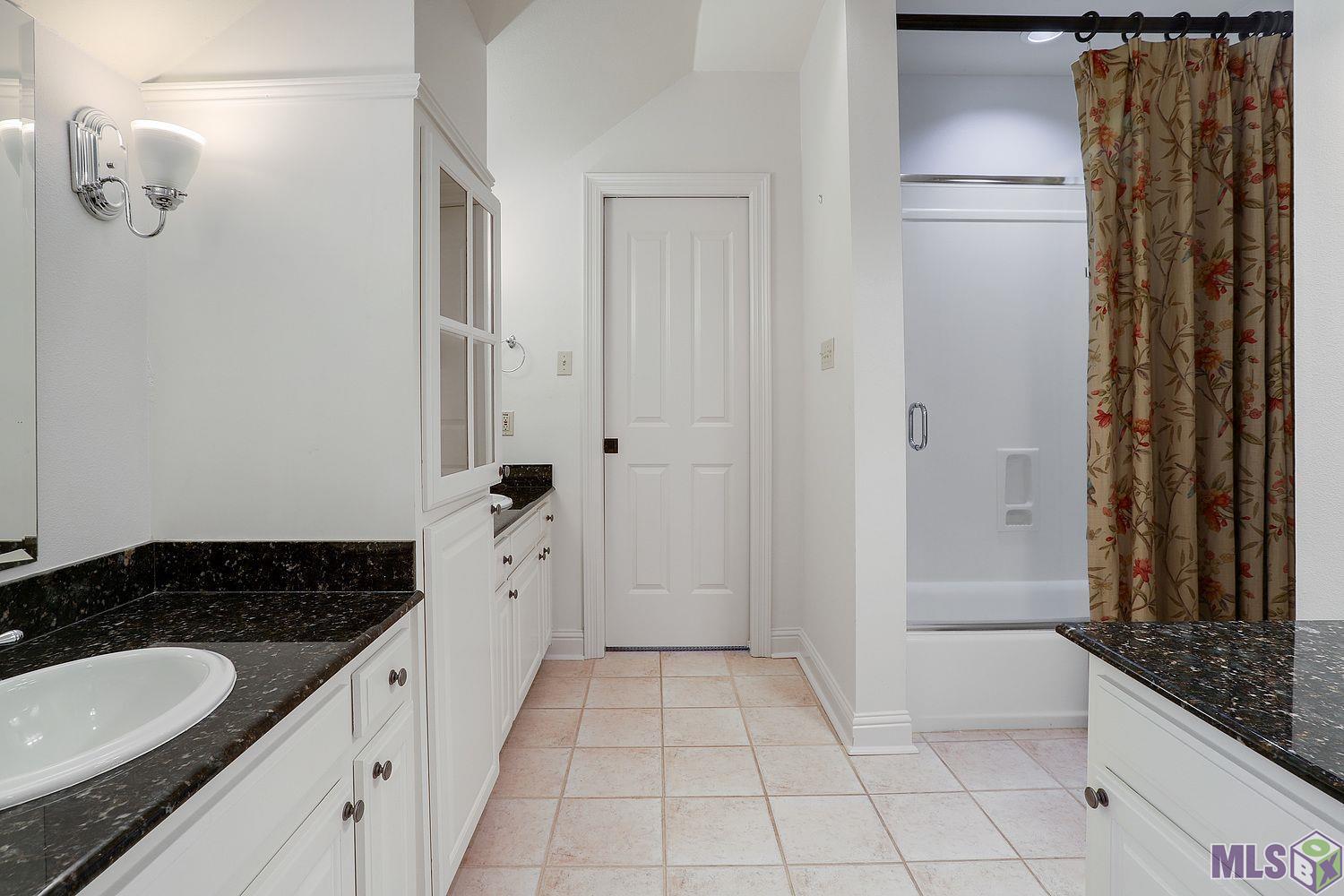 330 Fulwar Skipwith Road Baton Rouge, LA 70810 - Photo 41 of 49 Jack and Jill Bath